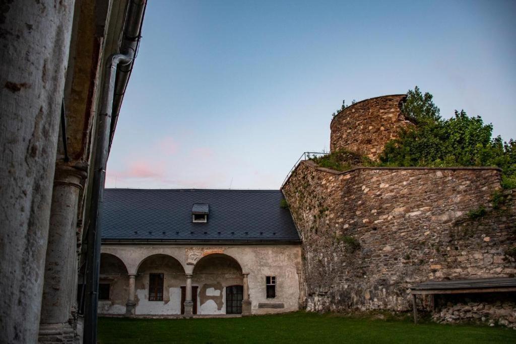 Zamek Kolstejn - Hotel Chateau Goldenstein Branná Exteriör bild