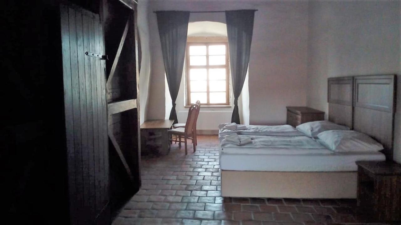 Zamek Kolstejn - Hotel Chateau Goldenstein Branná Exteriör bild