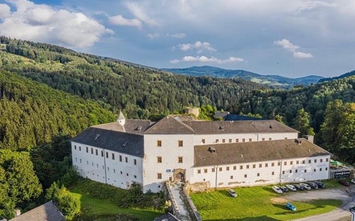 Zamek Kolstejn - Hotel Chateau Goldenstein Branná Exteriör bild