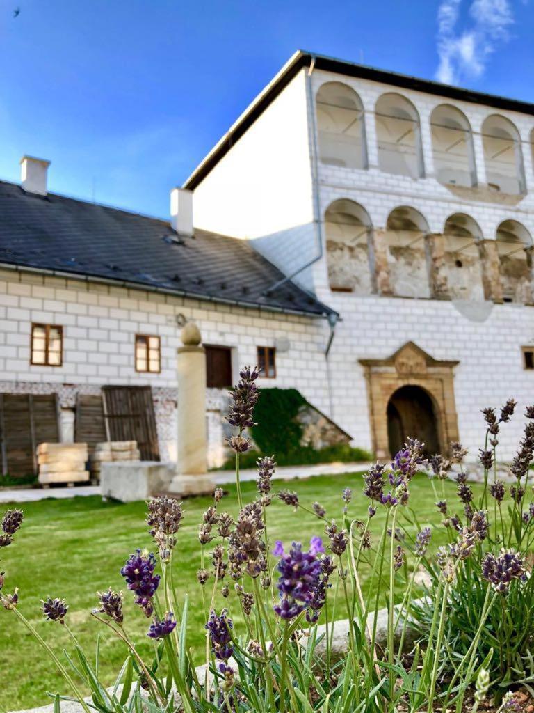 Zamek Kolstejn - Hotel Chateau Goldenstein Branná Exteriör bild