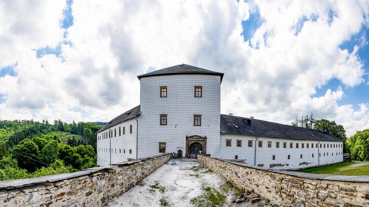 Zamek Kolstejn - Hotel Chateau Goldenstein Branná Exteriör bild